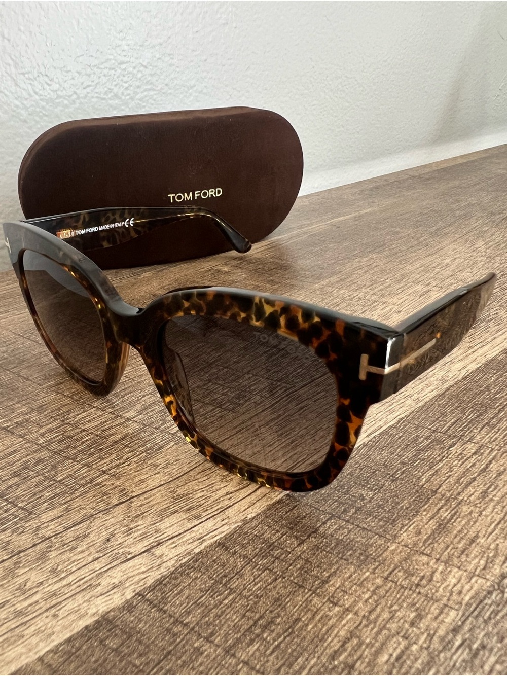 NWT TOM FORD FT0613 52B Sunglasses